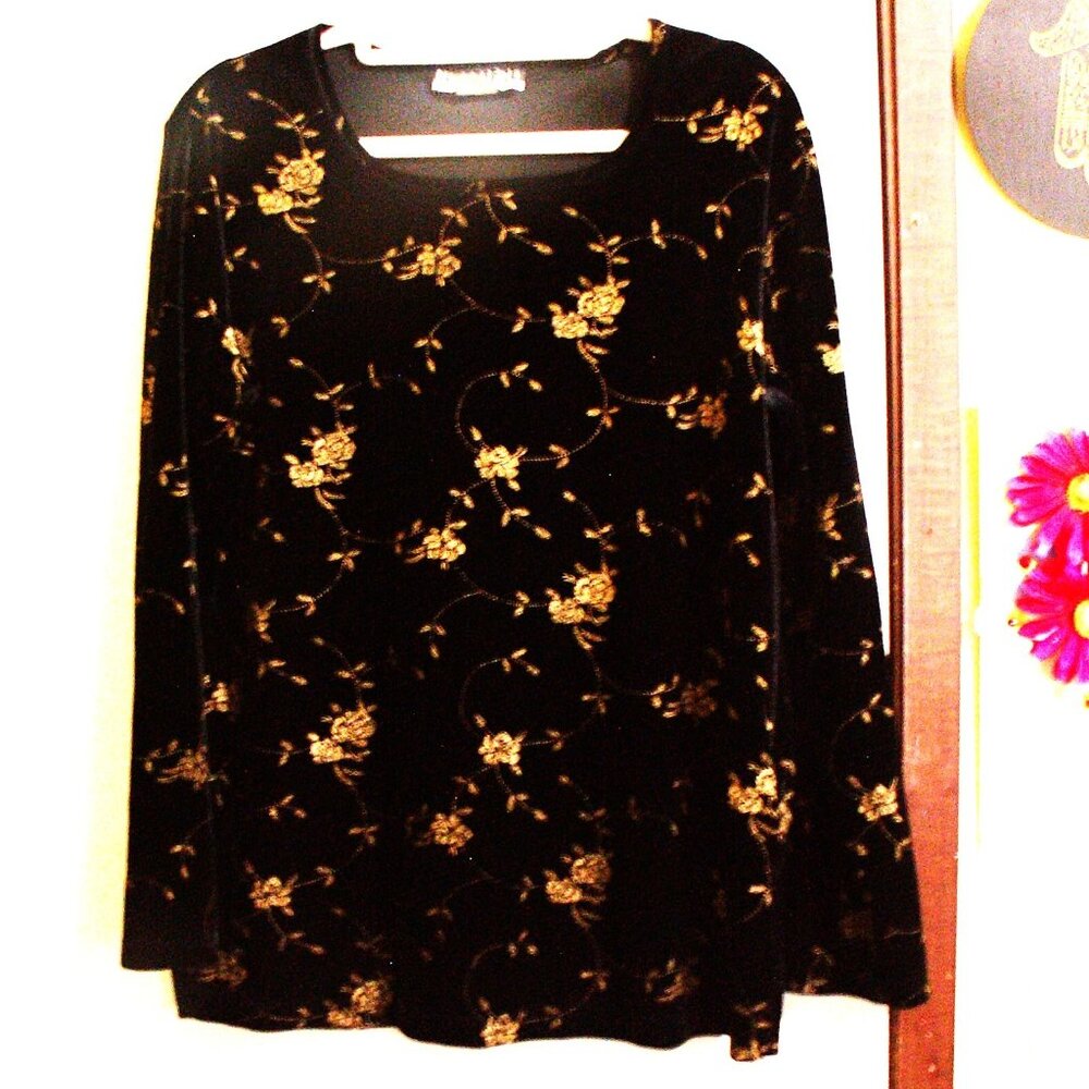 GOLD ROSE EMBOSSED ON BLACK VELVET TOP M
